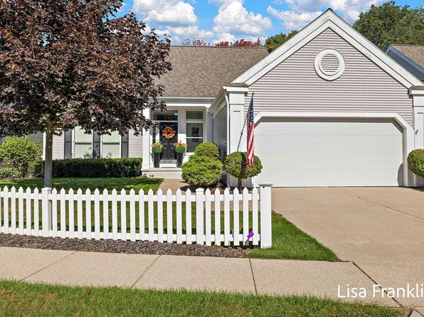 17797 Woodcreek Ln, Spring Lake, MI 49456