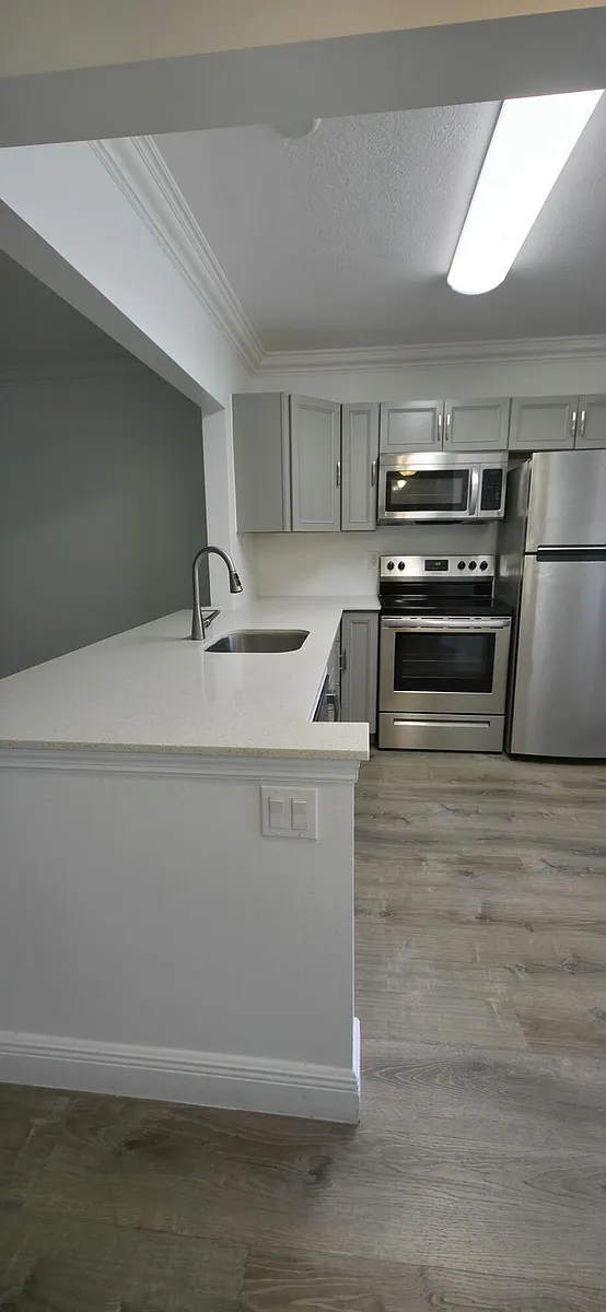 Building Photo - 6091 NW 61st Ave #105