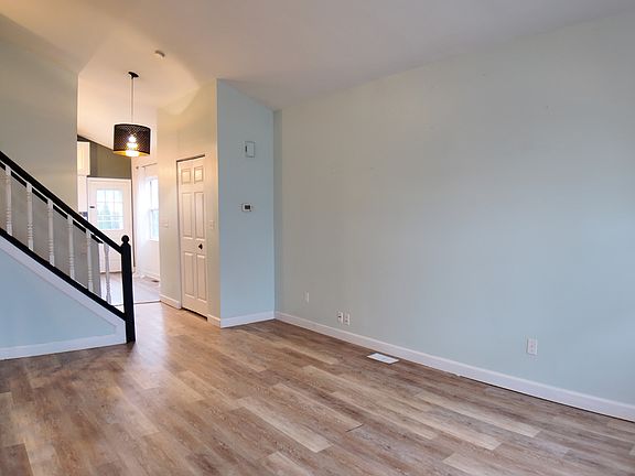2nd image of 2223 New York St
