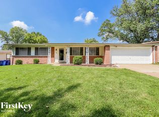 1655 Bay Meadows Dr, Florissant, MO 63033
