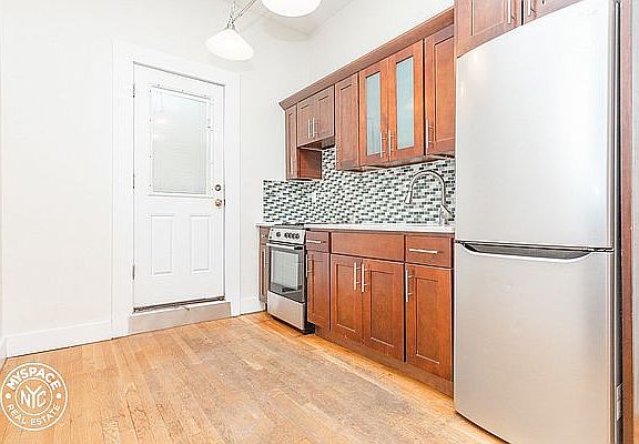 2nd image of 1050 Dean St #2