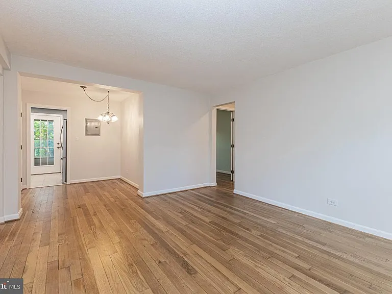 100 N George Mason Dr #3 — Photo 6