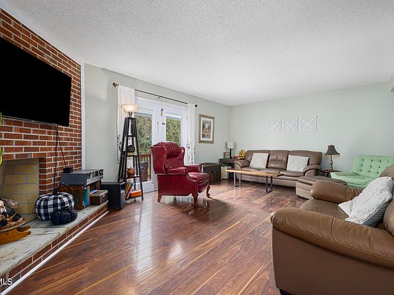 5th image of 605 Redstone Dr APT 24