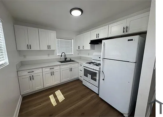 119 W Century Blvd — Photo 5