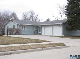 511 E 15th St, Dell Rapids, SD 57022