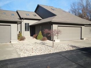 N900 Fairway Ln #D, Prairie Du Sac, WI 53578