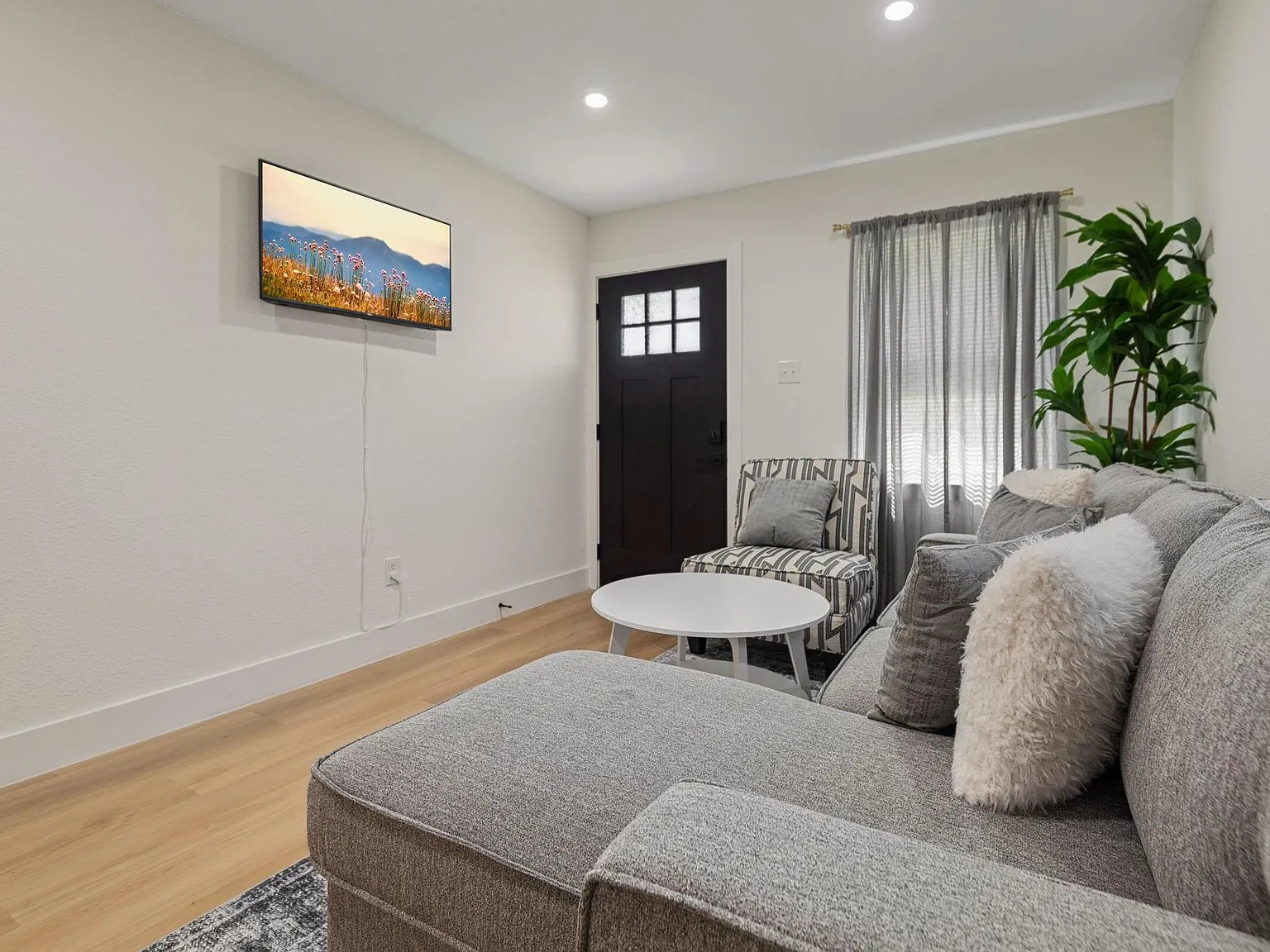 2 bed, 1.0 bath, 792 sqft, $1,800 — Photo 4