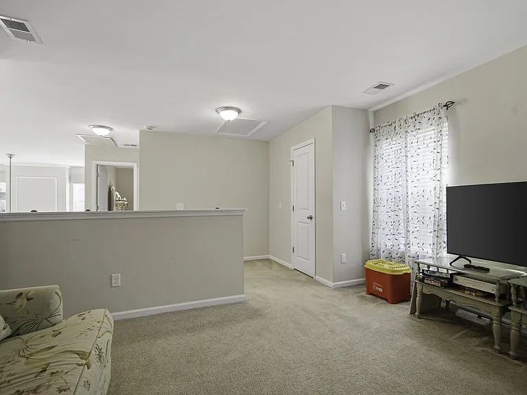225 Urbano Ln — Photo 35
