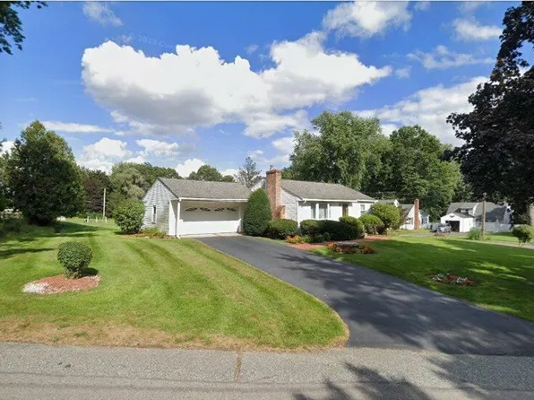 8 Greenwood Rd, Ashland, MA 01721