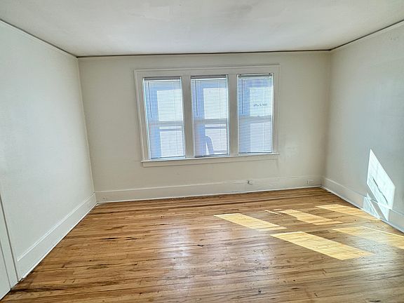 3rd image of 11043 Wilshire Dr