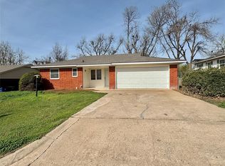 2214 S 11th St, Chickasha, OK 73018