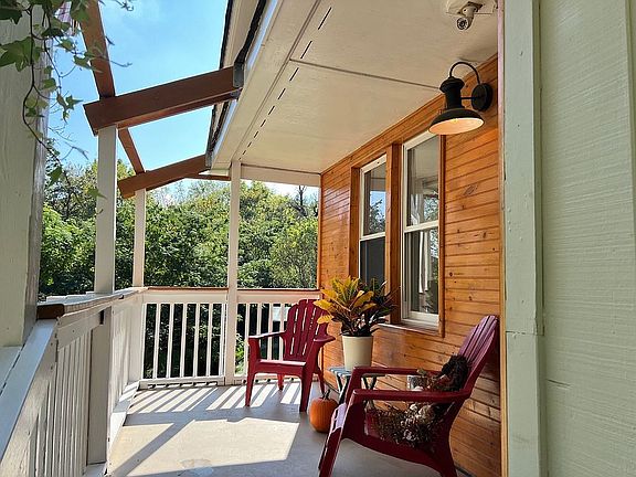 3rd image of 1109 Spruce Dr