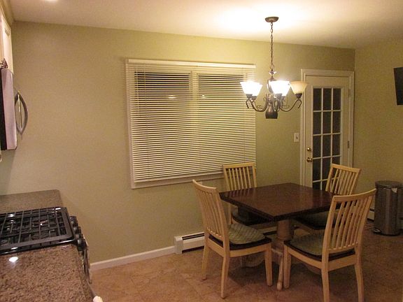 3rd image of 385 Mac Arthur Blvd