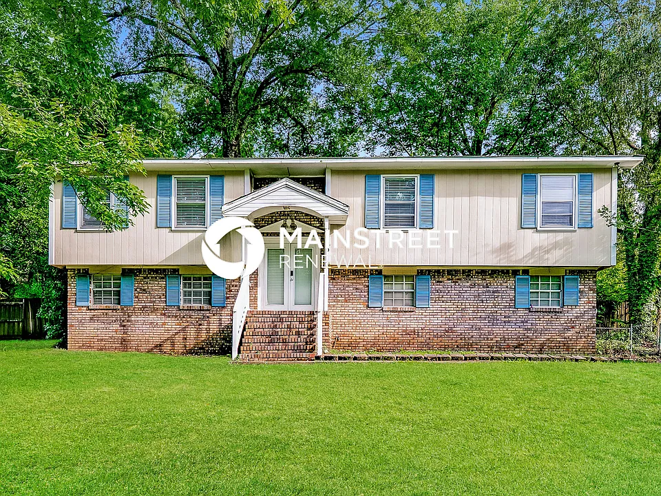 636 Cresap Cir NE