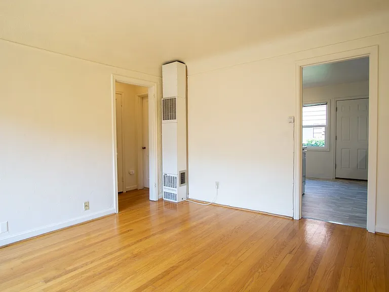2500 NE Couch St #3 — Photo 8