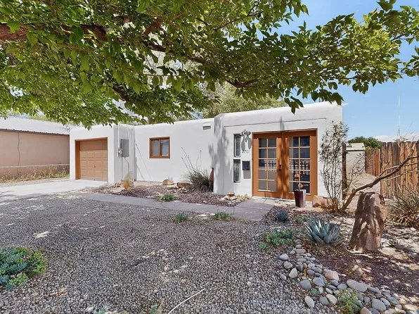 2701 Mountain Rd NW, Albuquerque, NM 87104