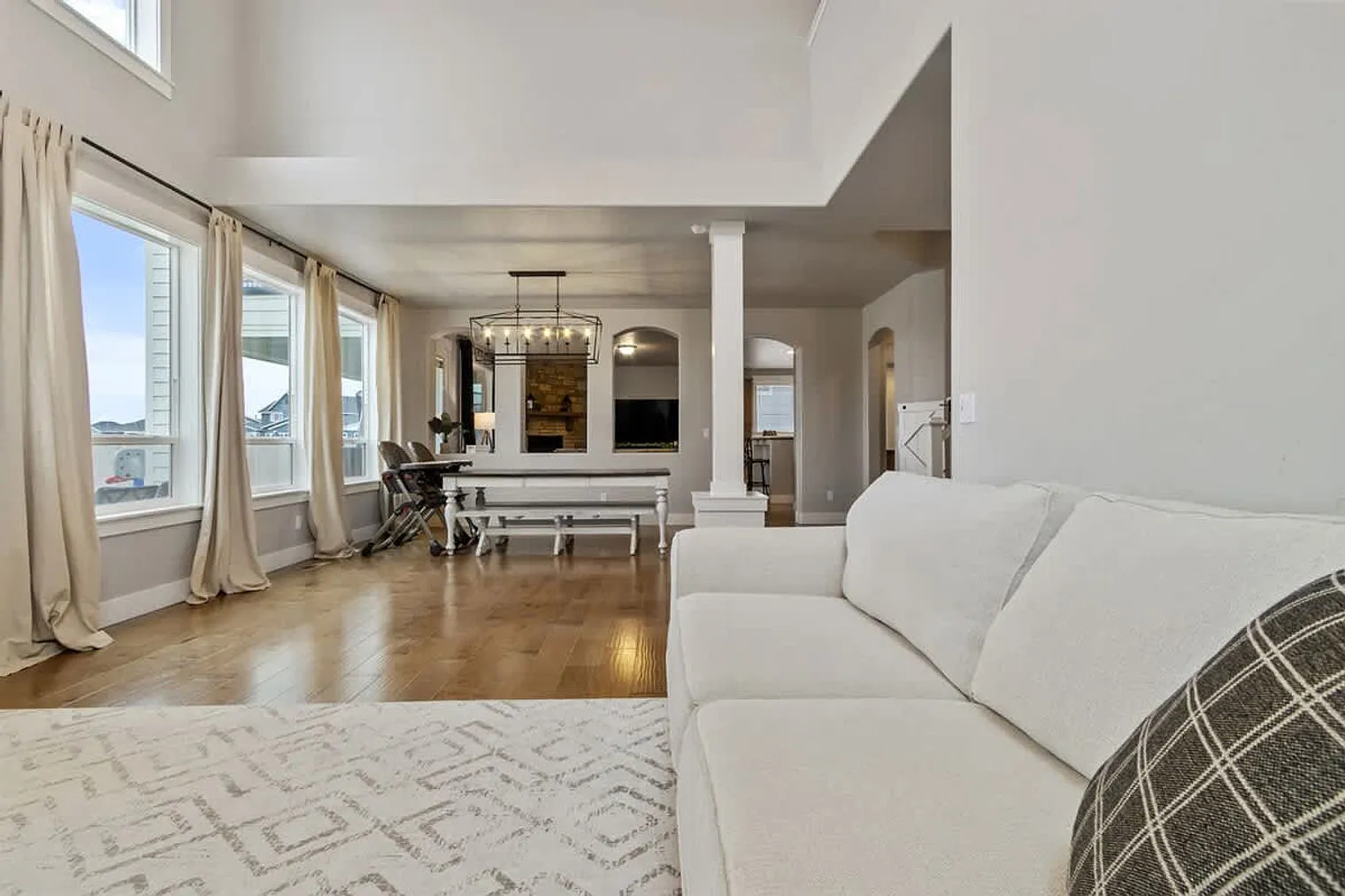 5 bed, 3.0 bath, $12,692 — Photo 1