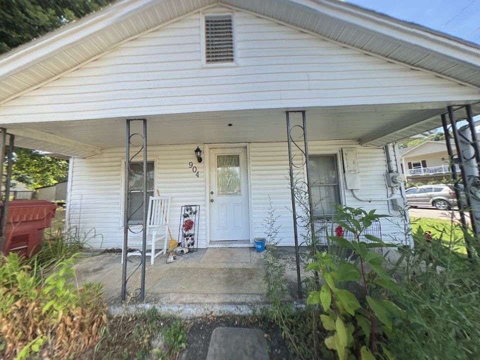 1st image of 904 E Bernie St