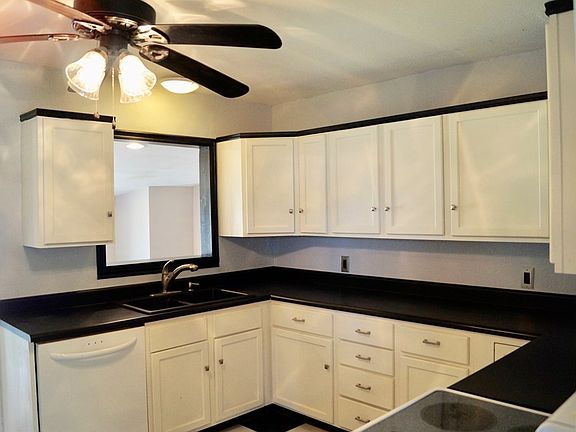 5th image of 2703 Redwood Dr