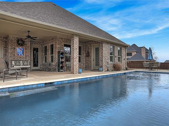 3rd image of 3204 Bandera Dr