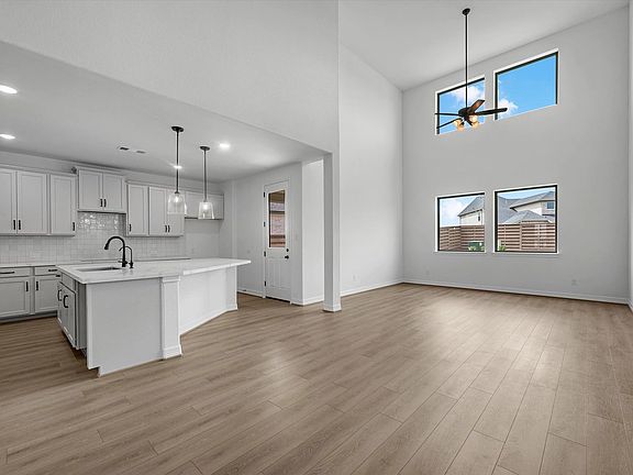 10514 Lyra Lane Interior Image 5