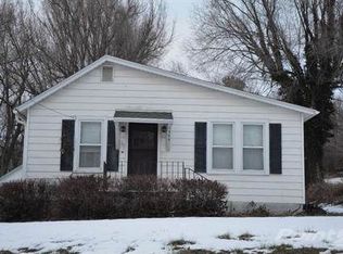 1325 Cudmore Ave, Saint Joseph, MO 64503