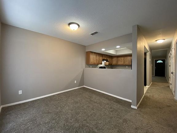 5th image of 3102 S Wesley Ct