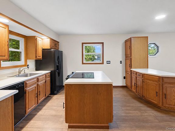4th image of 28 Beaverbrook Road
