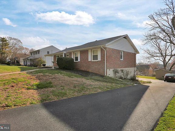 5th image of 227 W Neversink Rd