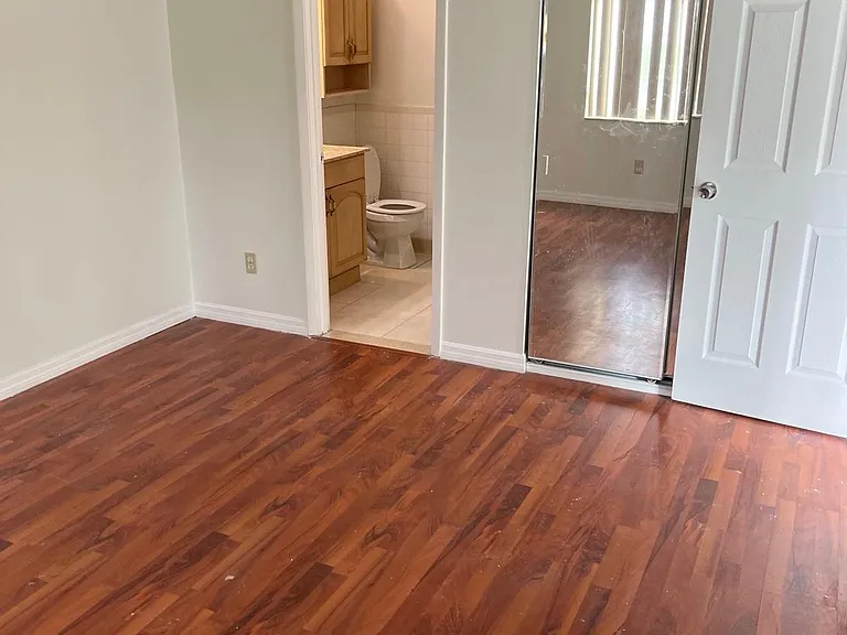 700 Bayberry Ct — Photo 5