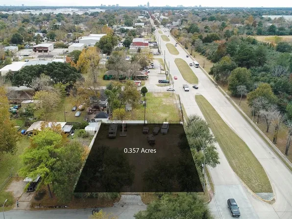 10155 Comanche Ln, Houston, TX 77041