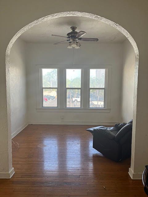 1st image of 917 Lake Ave APT 1