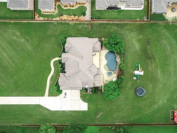 3rd image of 8820 Martin Dr