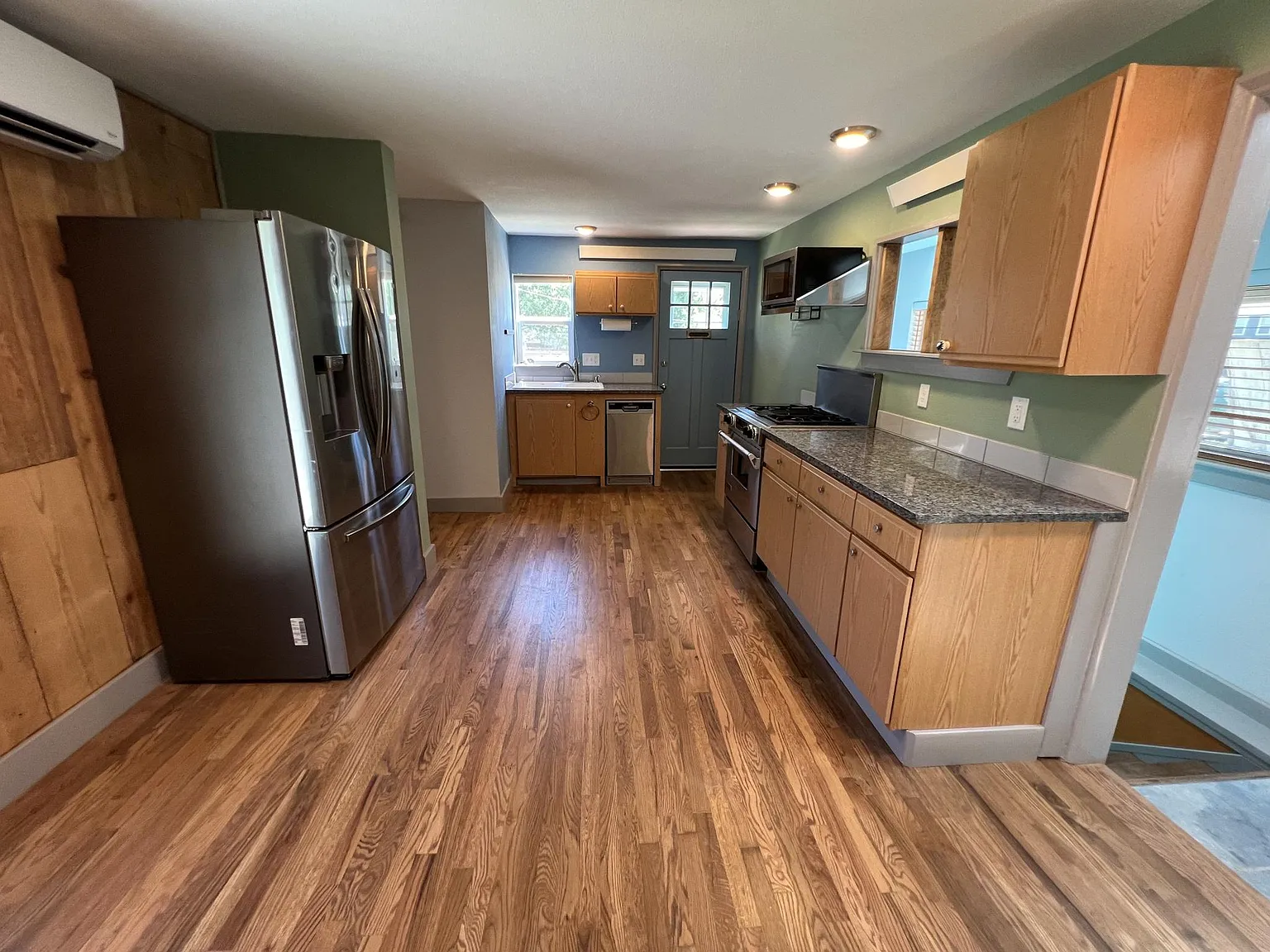 1 bed, 824 sqft, $2,200 — Photo 2