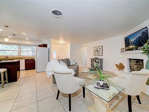 3rd image of 904 S Highland Ave