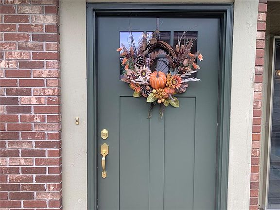 3rd image of 1404 W Stone Blvd