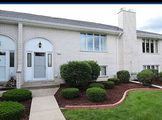 7220 153rd St #43, Orland Park, IL 60462