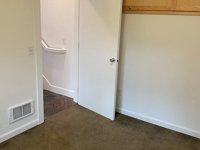 2516 E Denny Way #F — Photo 14