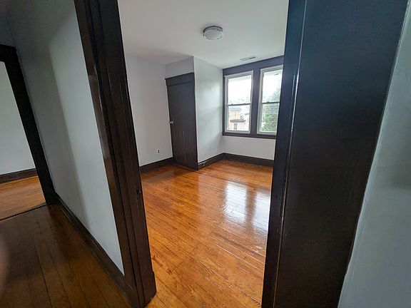 5th image of 4924 Jameson St
