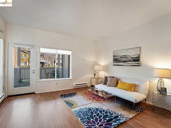 3rd image of 11 Bayside Ct
