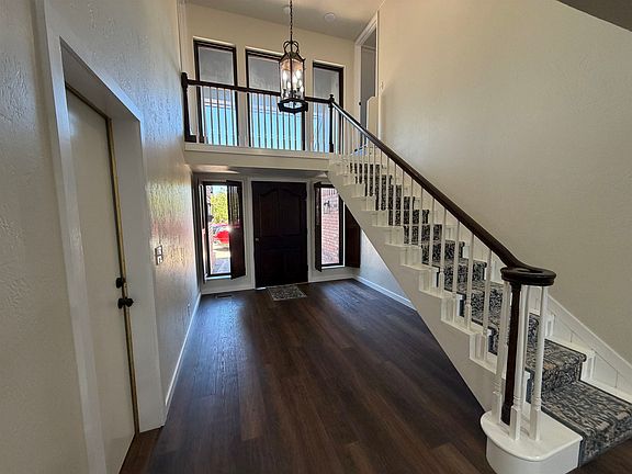 2nd image of 2125 Camelot Dr