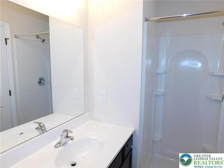 639 Linden St — Photo 13