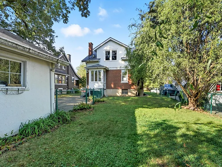 3017 Hull Ave — Photo 32