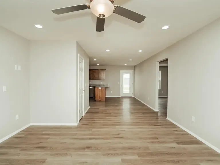 1371 E Macon St — Photo 3