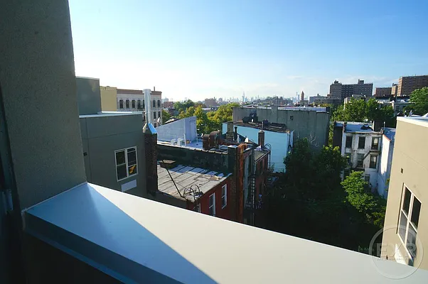 Rented by EXR | media 42