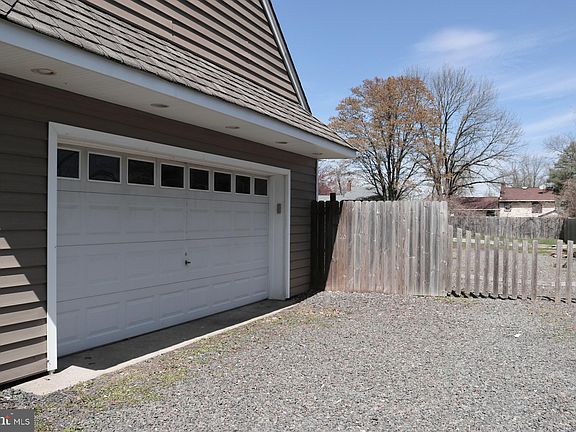 3rd image of 102 E Main St