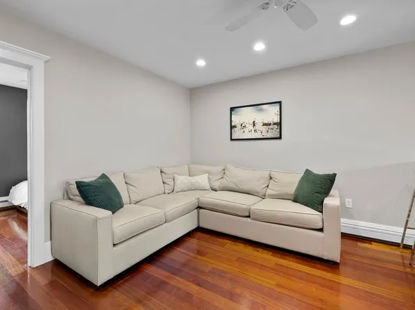 24 Sheafe St APT 3, Boston, MA 02113