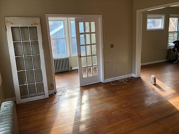 Living room & entrance of 1 bedroom