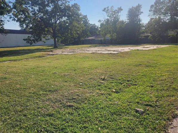 1409 N Pruett St, Baytown, TX 77520