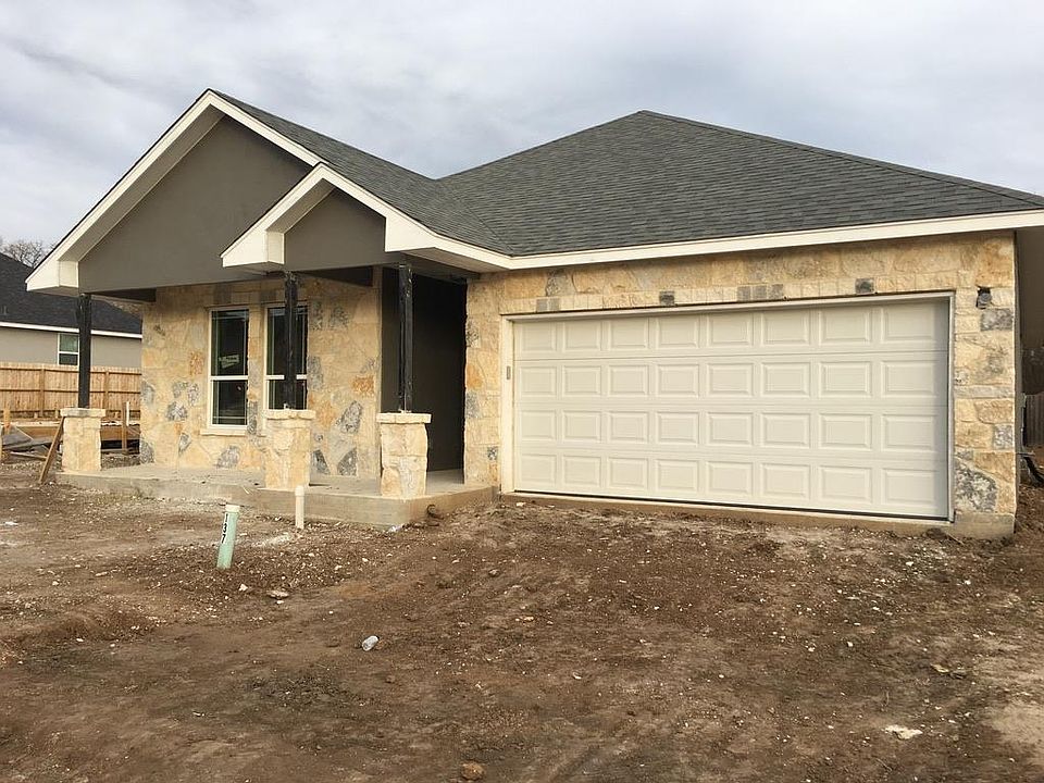 1st image of 208 Winston Dr.
